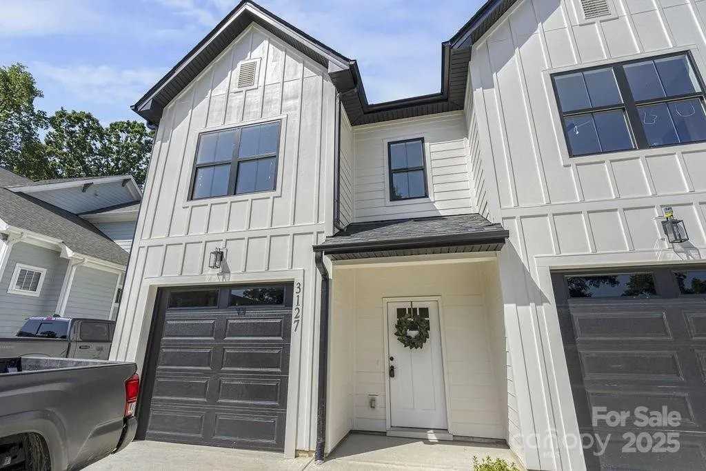 3127 Columbus Cir - Photo 2 of 15