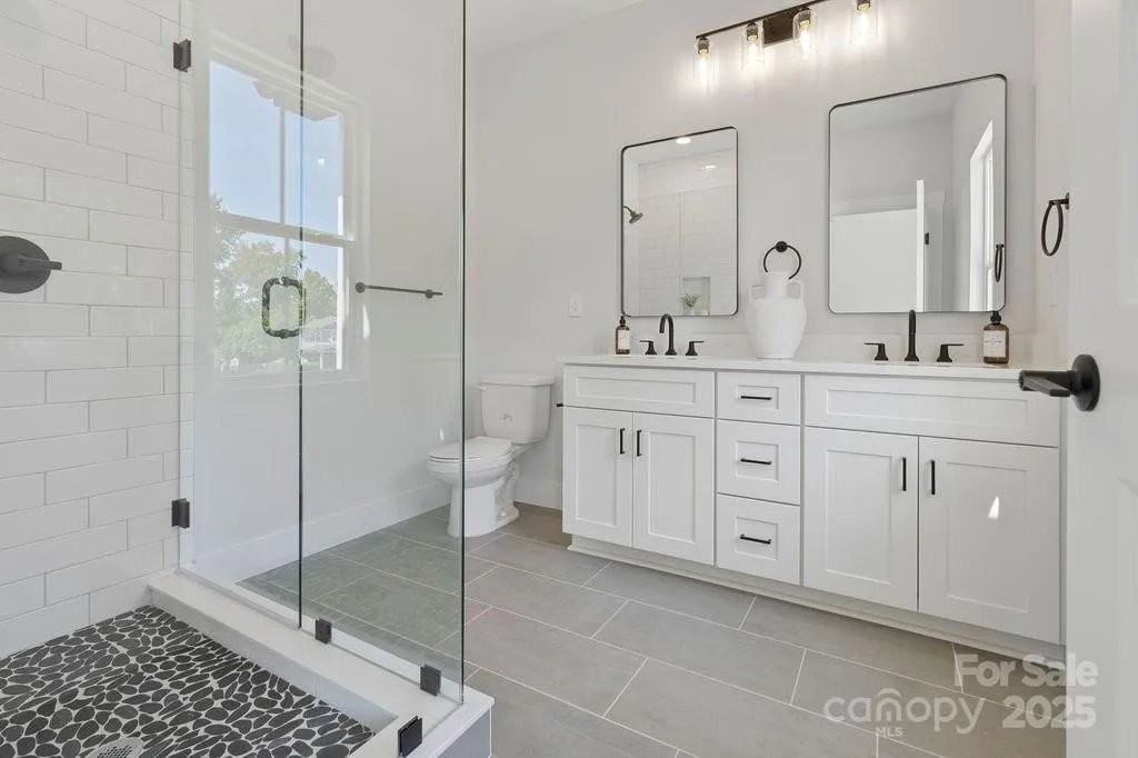 3127 Columbus Cir - Photo 3 of 15