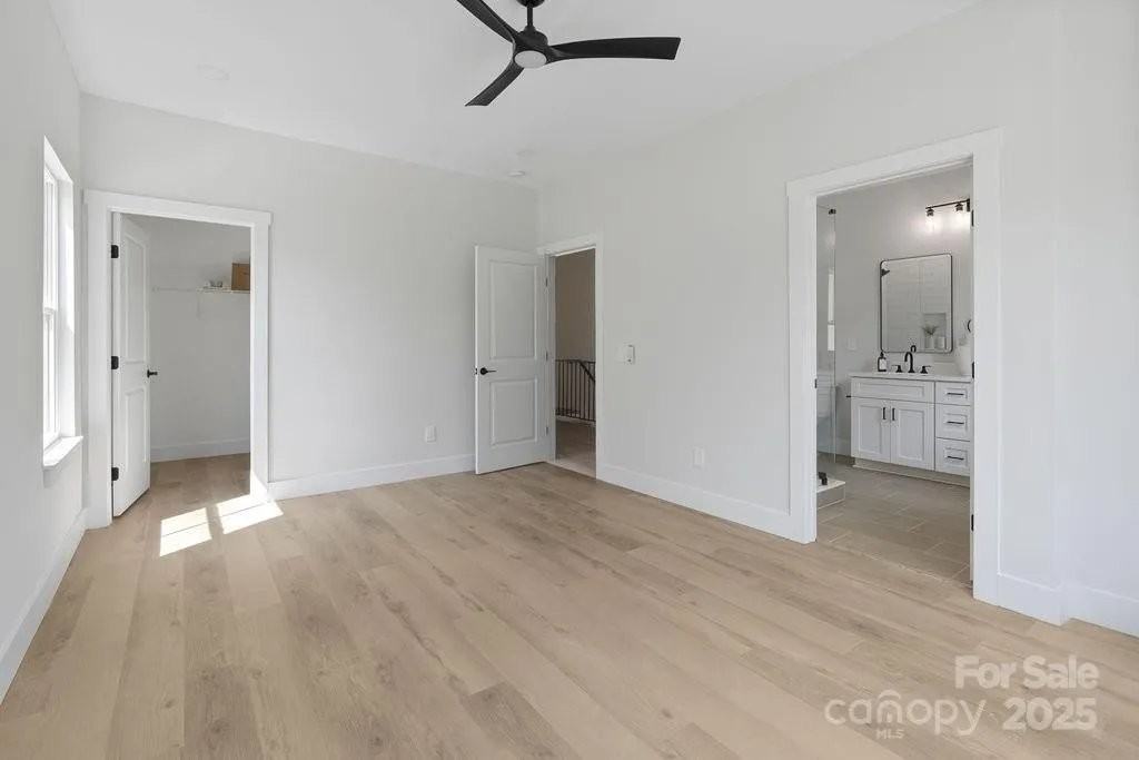 3127 Columbus Cir - Photo 4 of 15