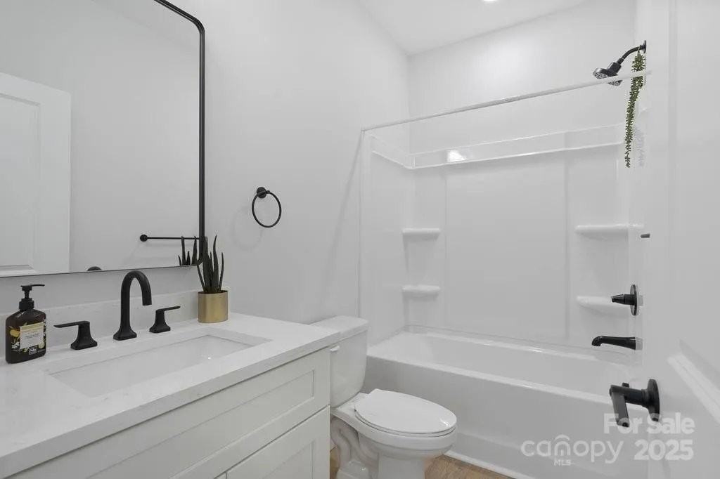 3127 Columbus Cir - Photo 6 of 15