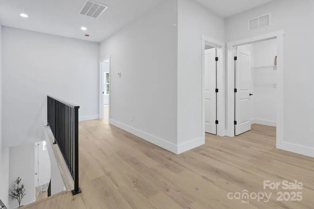 3127 Columbus Cir - Photo 7 of 15