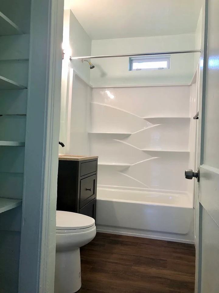 1109 W 41st St - Photo 4 of 10