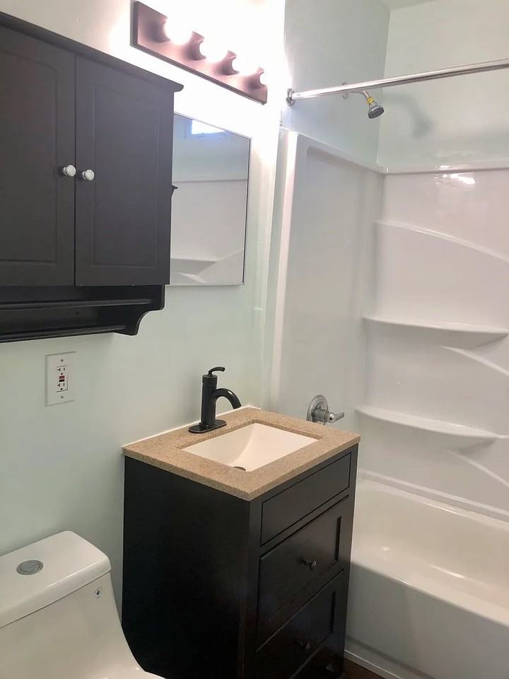 1109 W 41st St - Photo 5 of 10