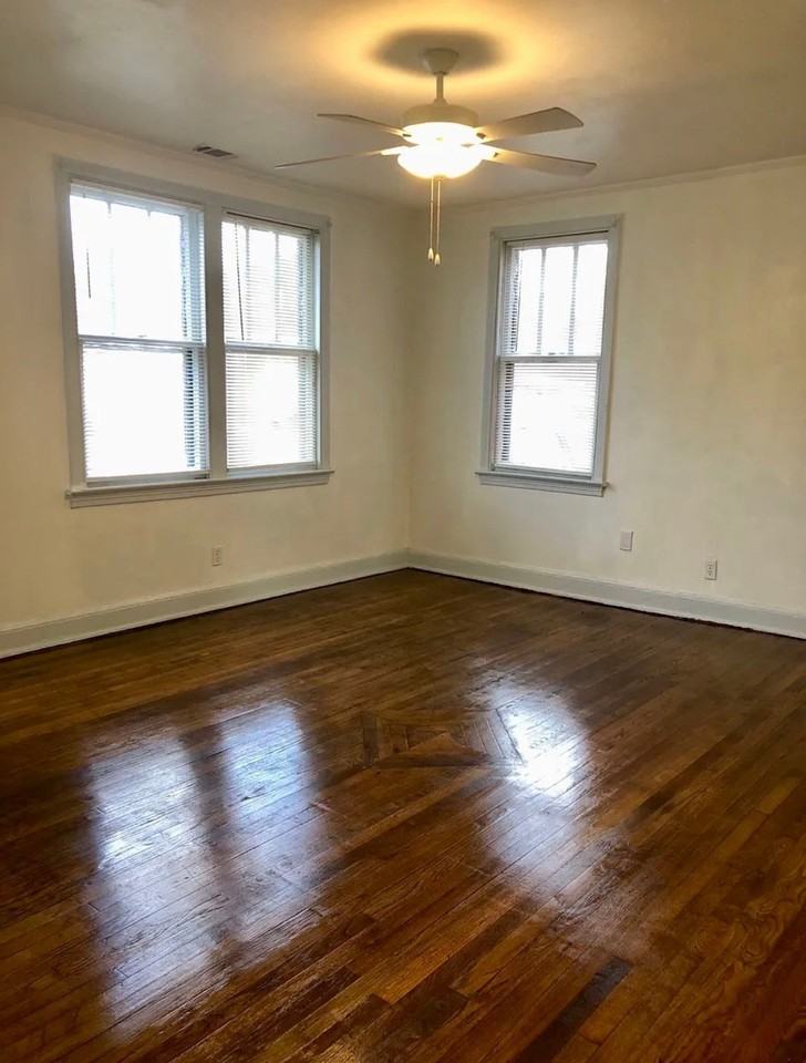 1109 W 41st St - Photo 7 of 10