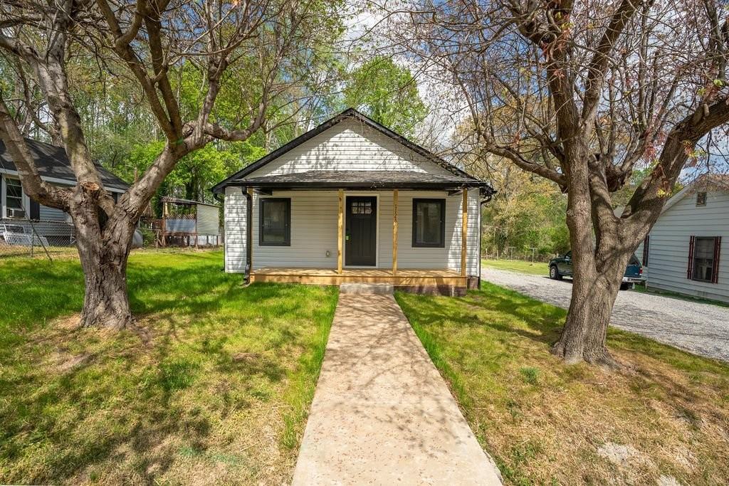 1128 Rosehill Dr - Photo 2 of 17