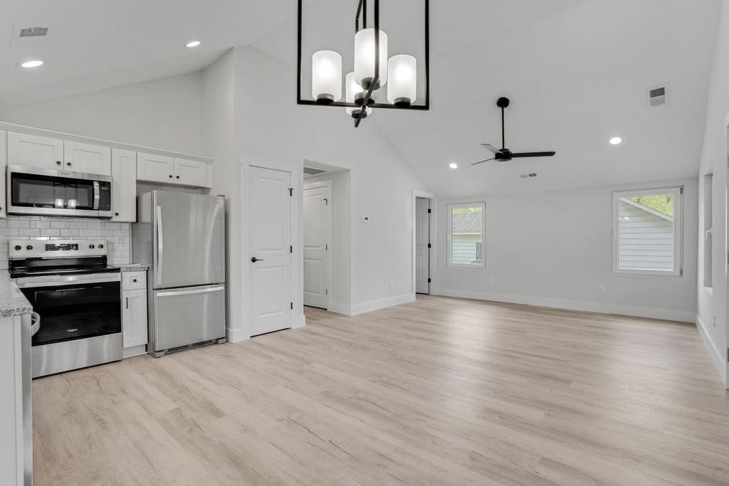 1128 Rosehill Dr - Photo 4 of 17