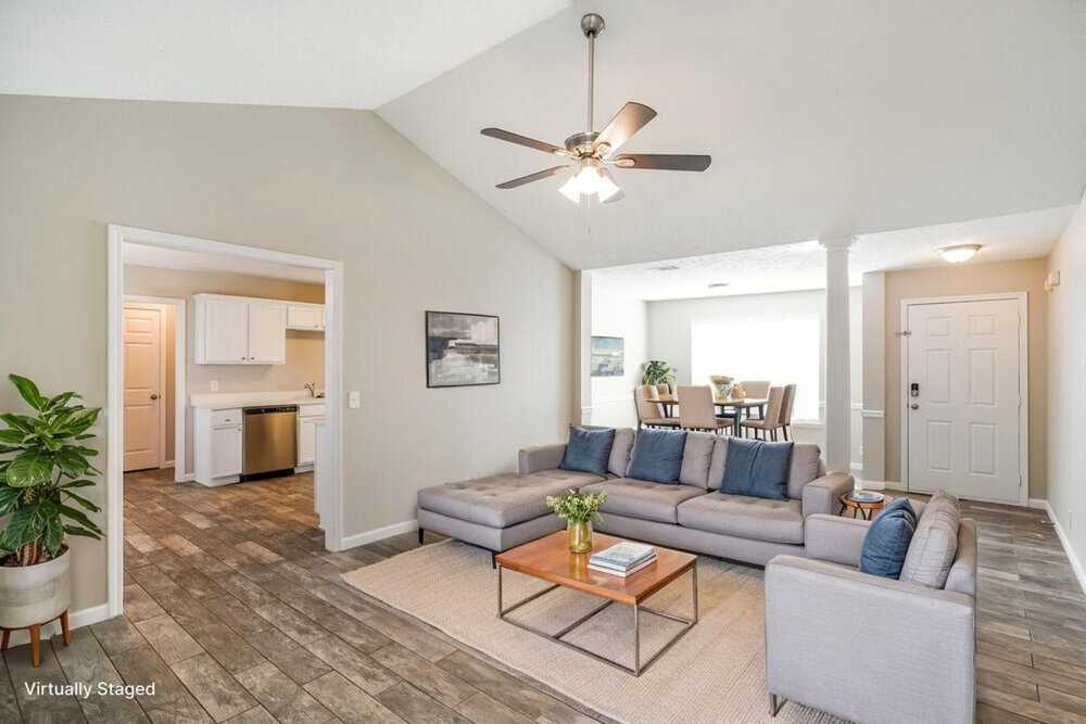 1312 S Hampton Ct - Photo 3 of 19