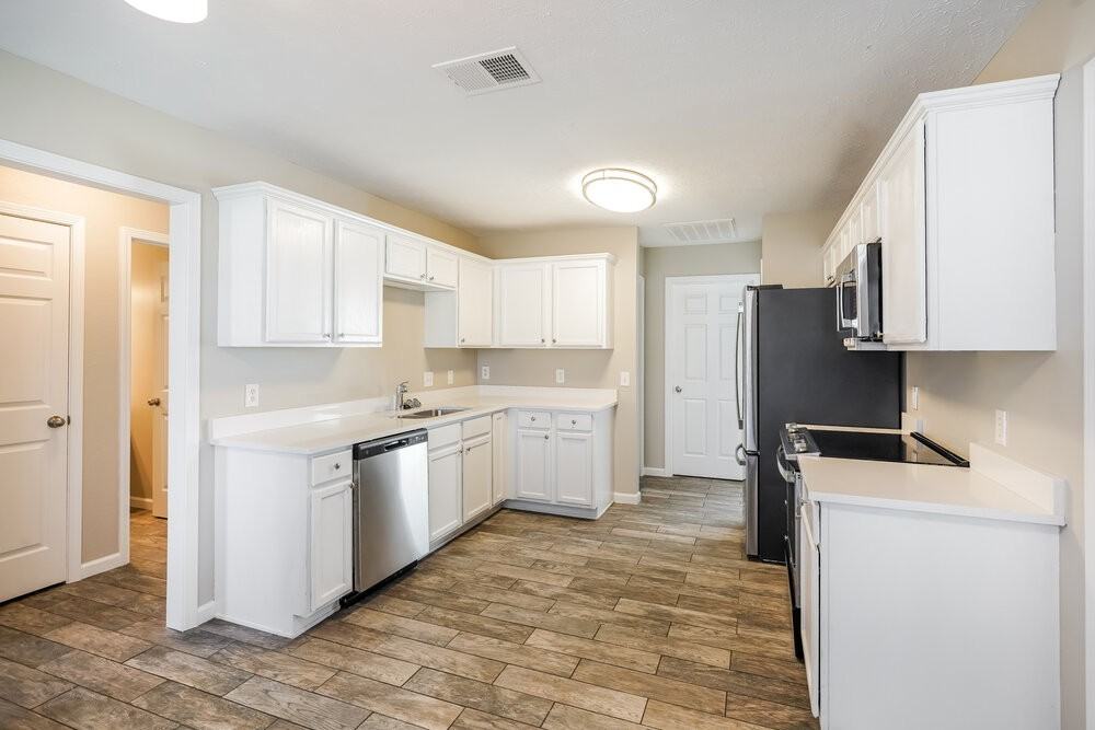 1312 S Hampton Ct - Photo 7 of 19