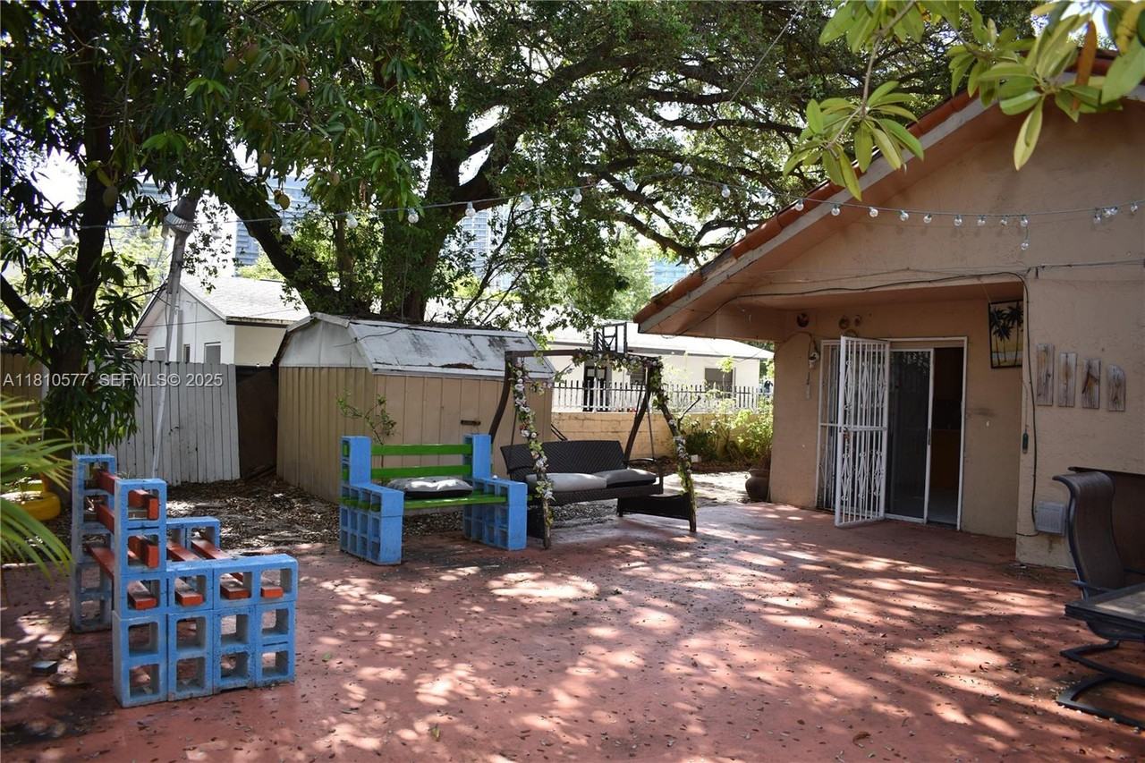 49 Northwest 35th Street - Photo 4 of 11