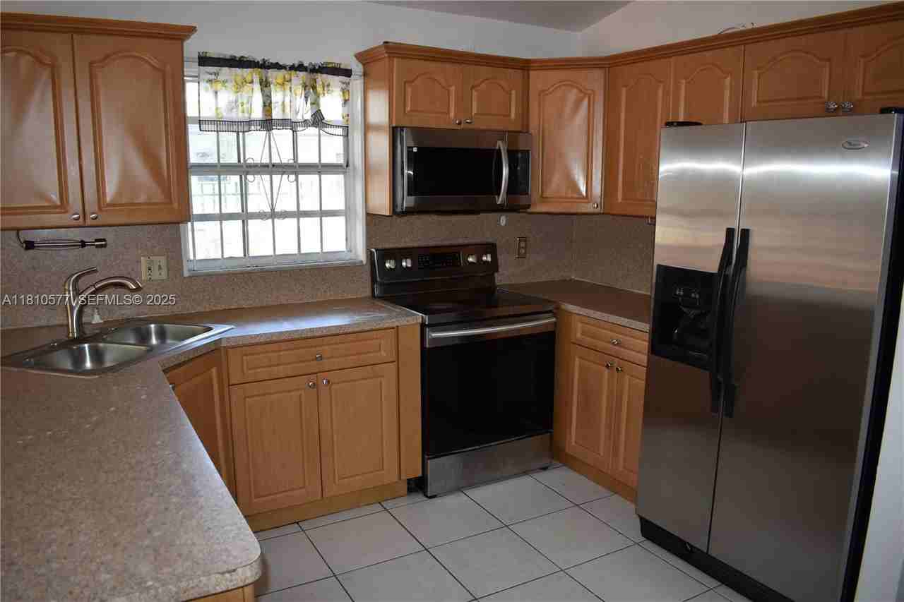 49 Northwest 35th Street - Photo 5 of 11