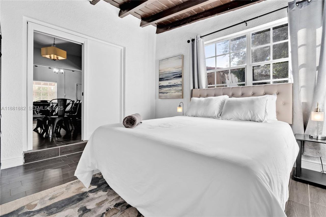 2315 Southwest 17th Street - Photo 3 of 26