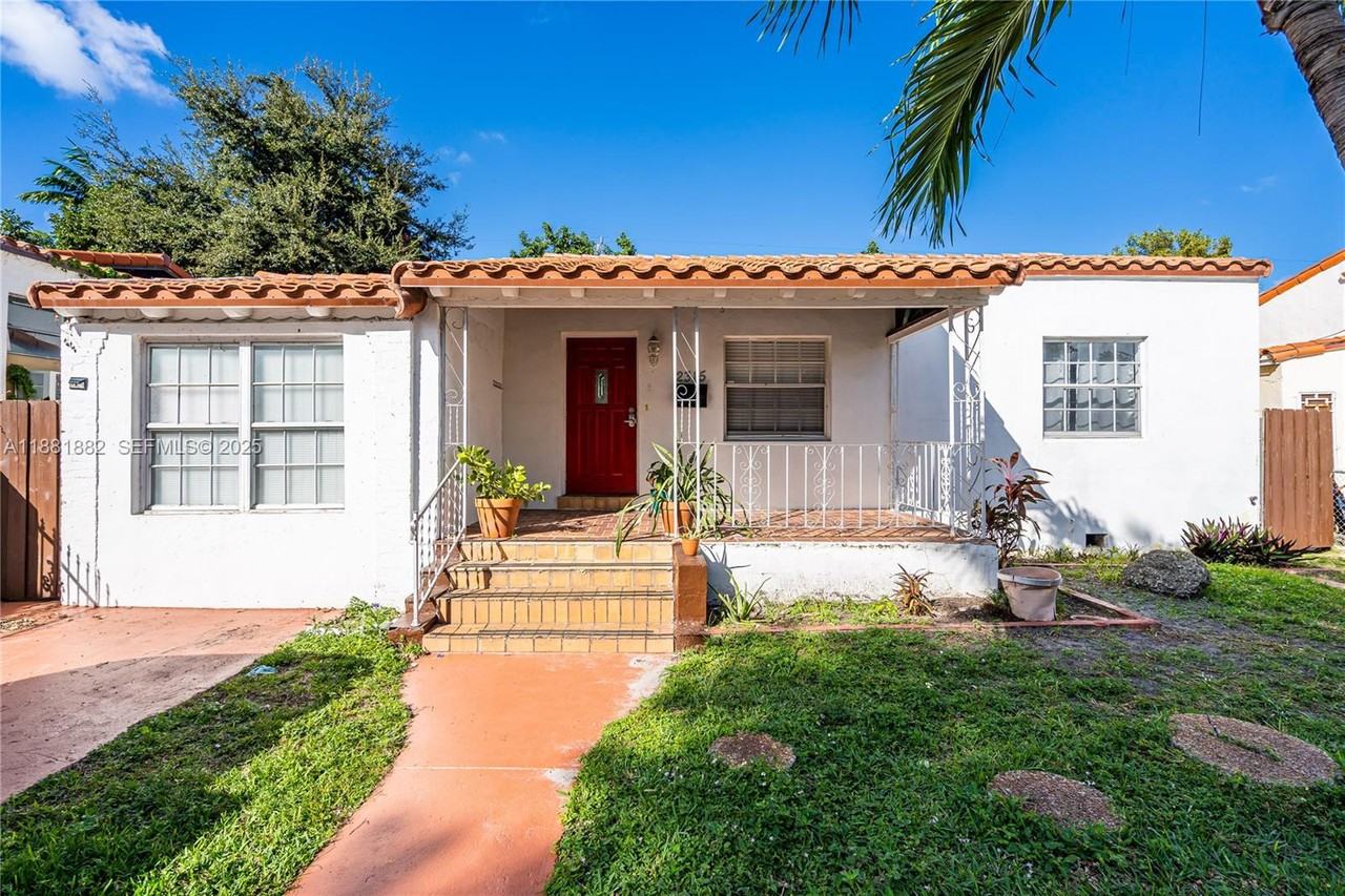 2315 Southwest 17th Street - Photo 2 of 26