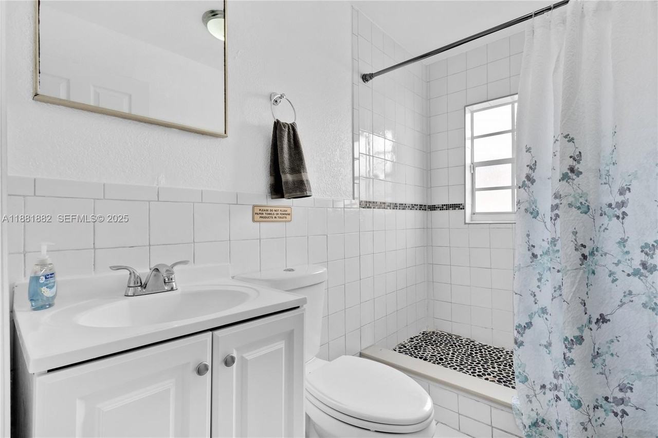 2315 Southwest 17th Street - Photo 5 of 26