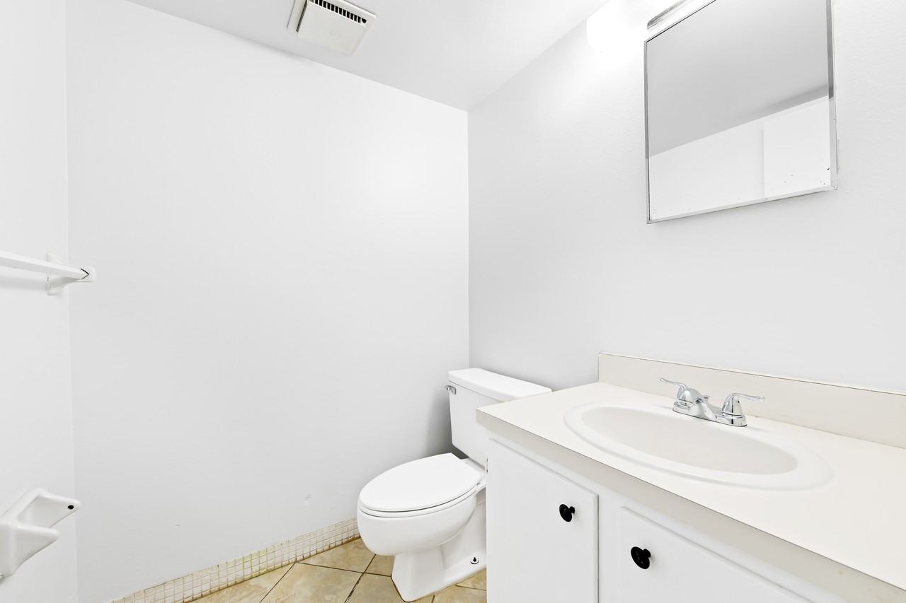 4276 Northwest 89th Avenue #205 - Photo 5 of 18