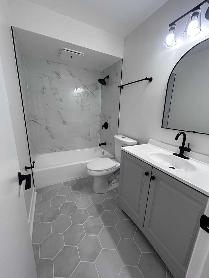 703 E 12th St #A - Photo 4 of 9