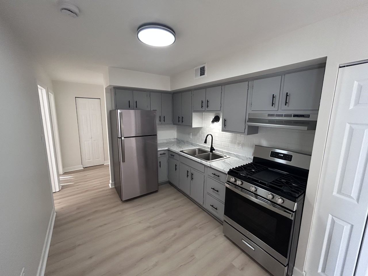 703 E 12th St #A - Photo 5 of 9