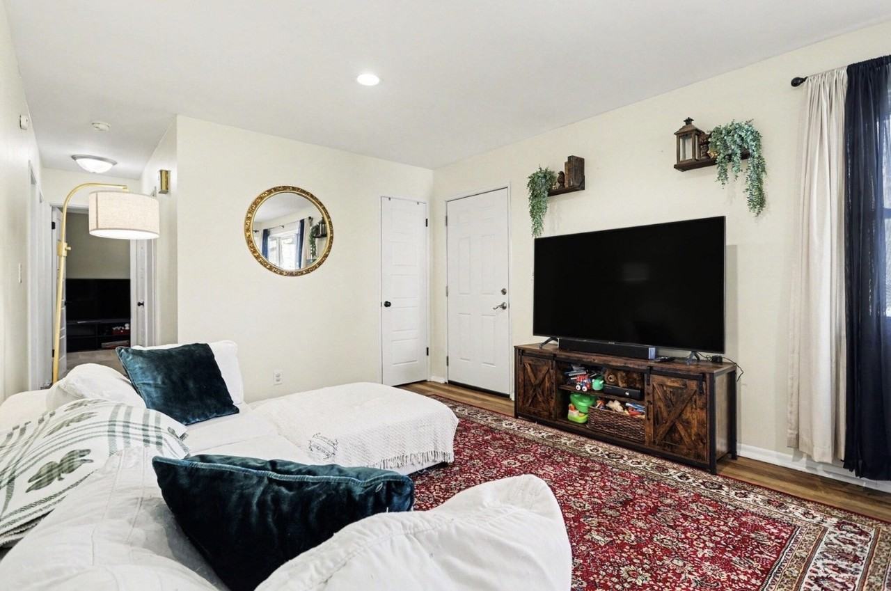 133 W Hughes St #NA - Photo 3 of 17