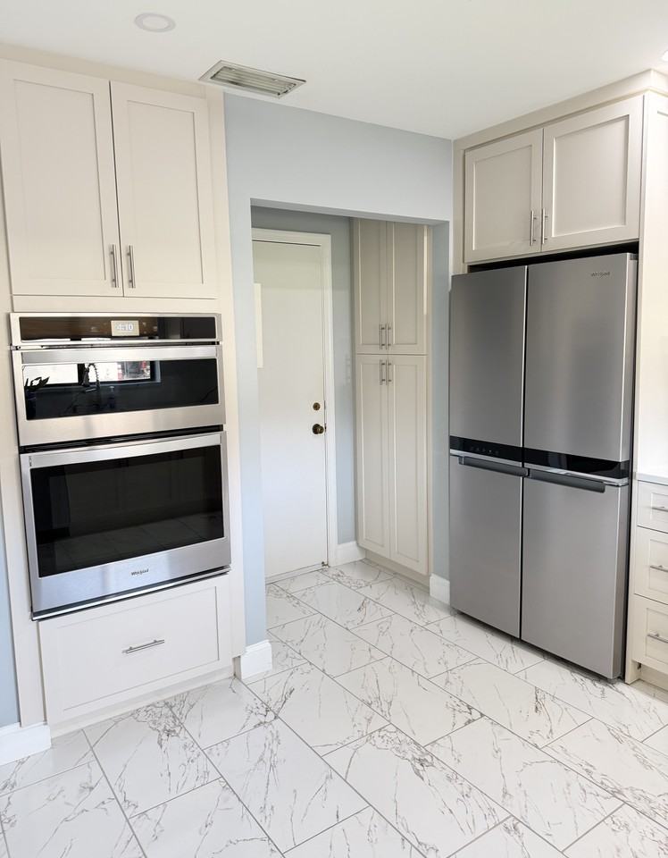 4778 Greentree Cres #B - Photo 5 of 11