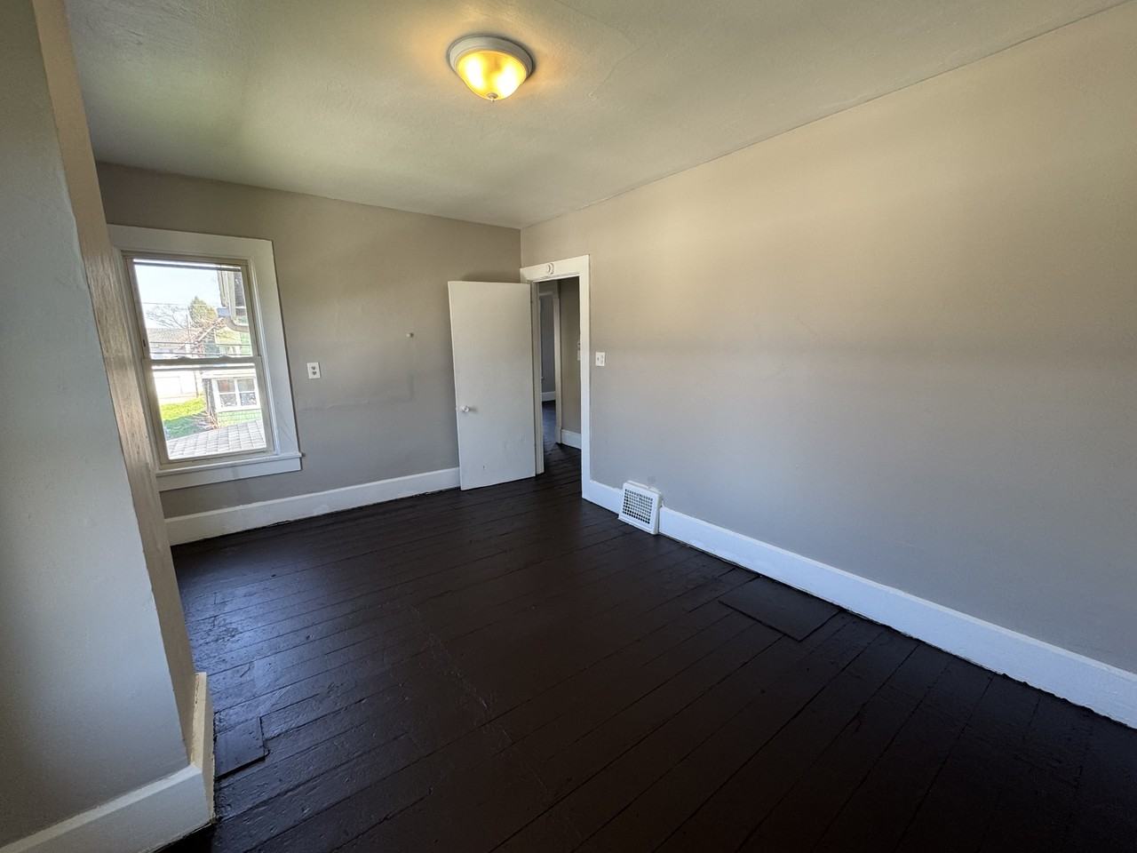 713 Garfield Ave Sw #NA - Photo 6 of 14