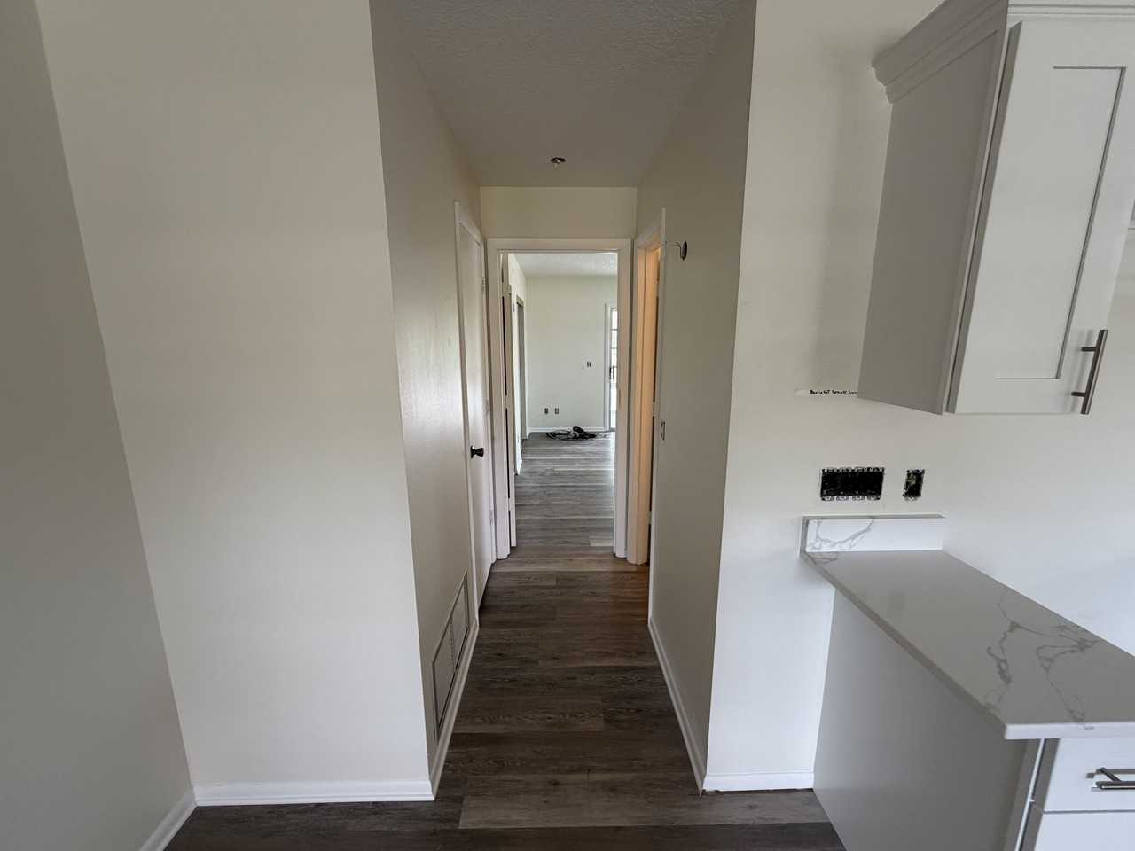 28 Lake Vista Trl #205 - Photo 3 of 8