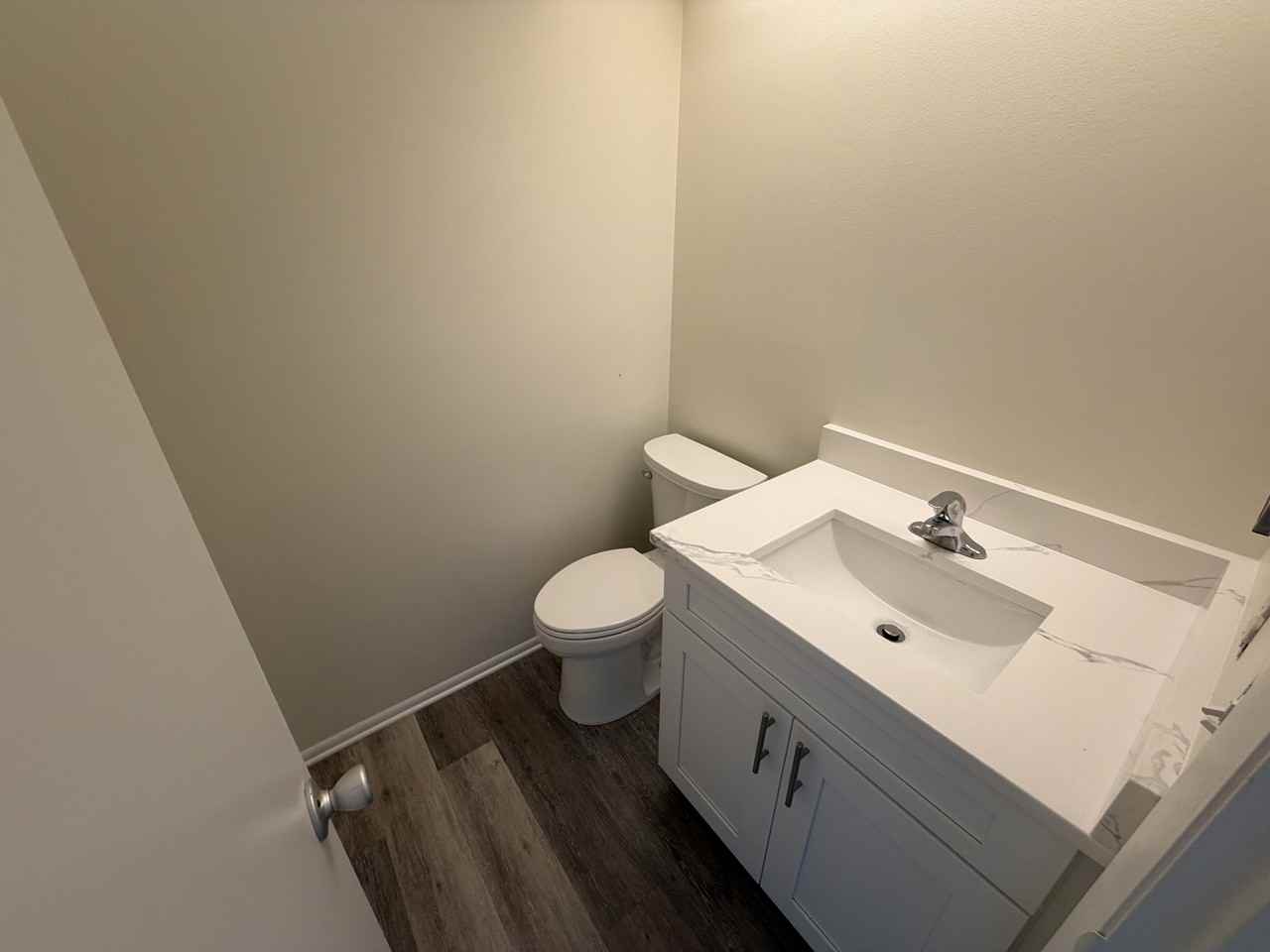 28 Lake Vista Trl #205 - Photo 4 of 8