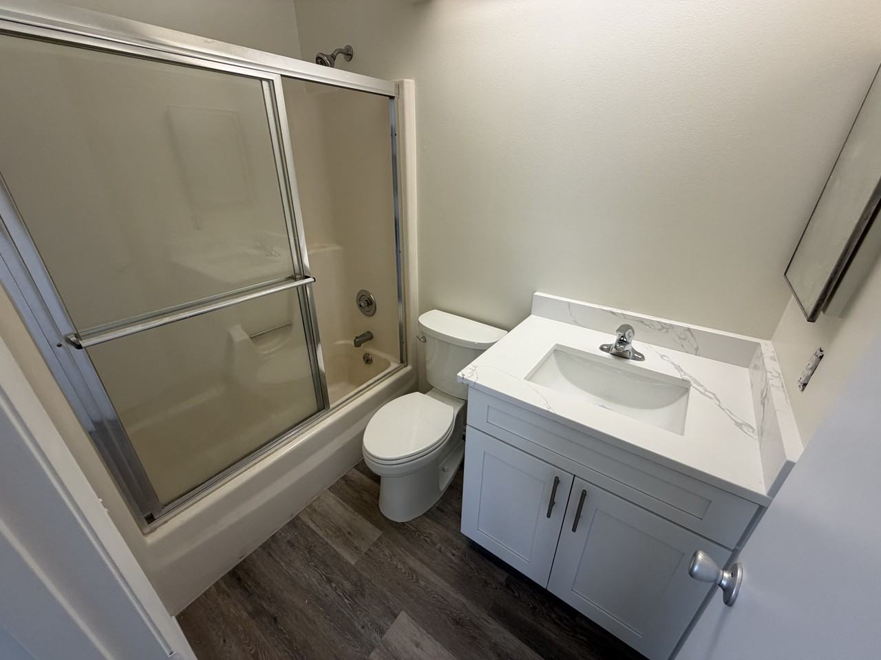 28 Lake Vista Trl #205 - Photo 7 of 8