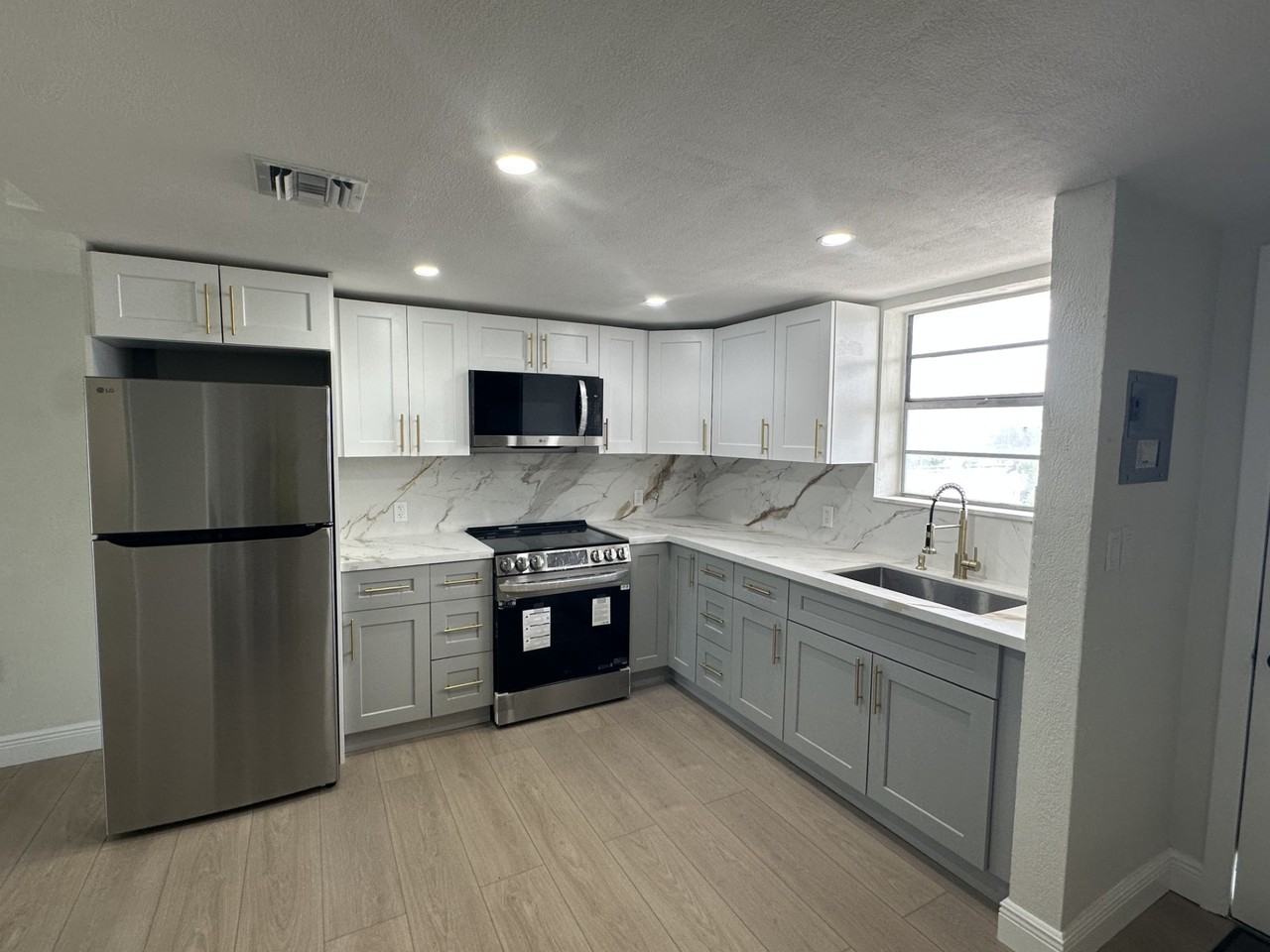 465 Swallow Dr #11 - Photo 4 of 36