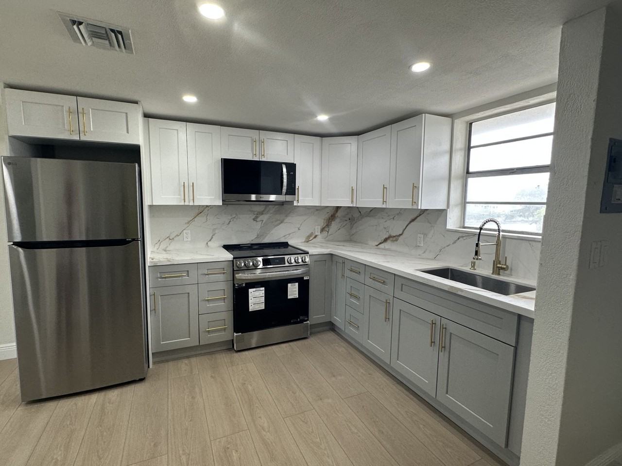 465 Swallow Dr #11 - Photo 5 of 36