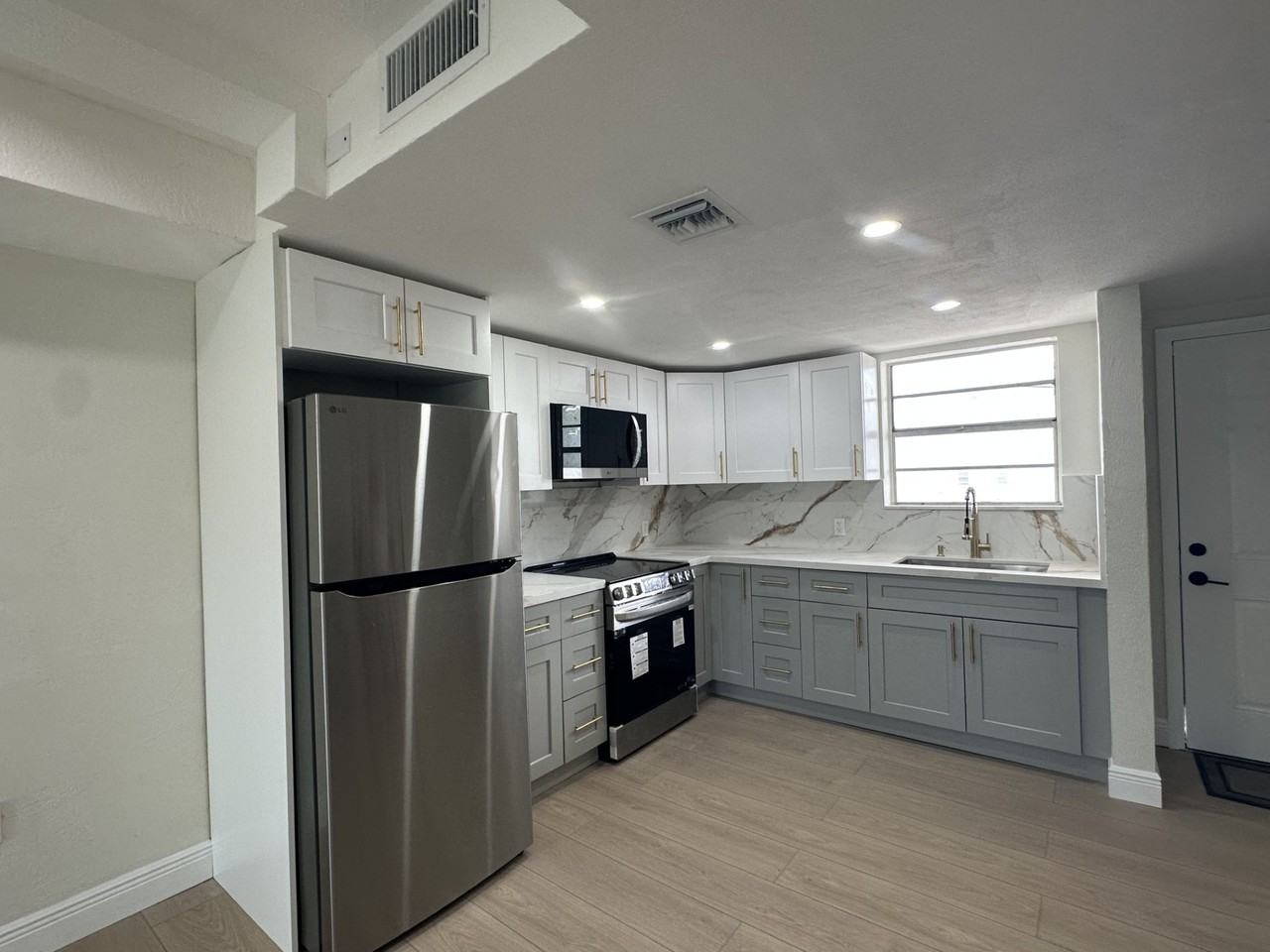 465 Swallow Dr #11 - Photo 6 of 36