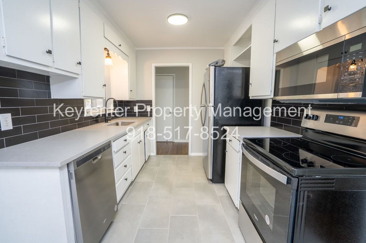 5704 E 30th Pl - Photo 4 of 14