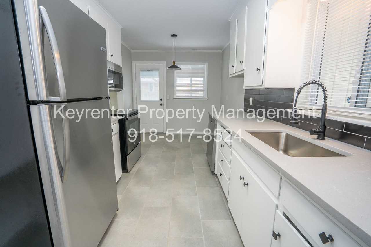 5704 E 30th Pl - Photo 5 of 14