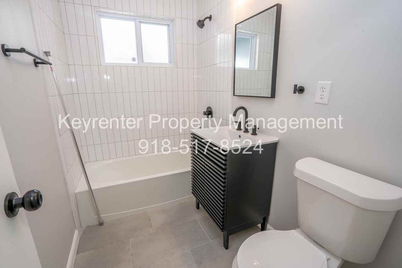 5704 E 30th Pl - Photo 6 of 14