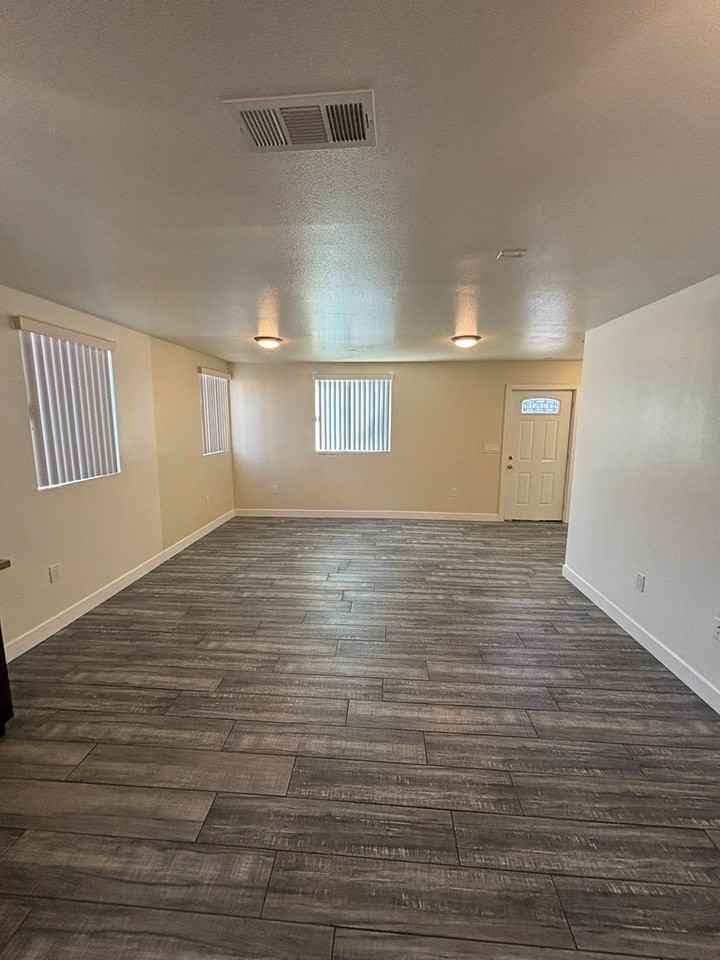 457 East 30th Street - Photo 5 of 22