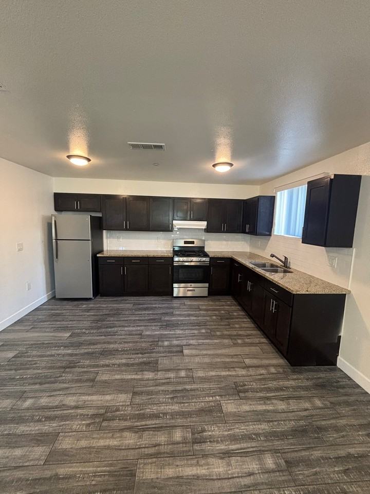 457 East 30th Street - Photo 4 of 22