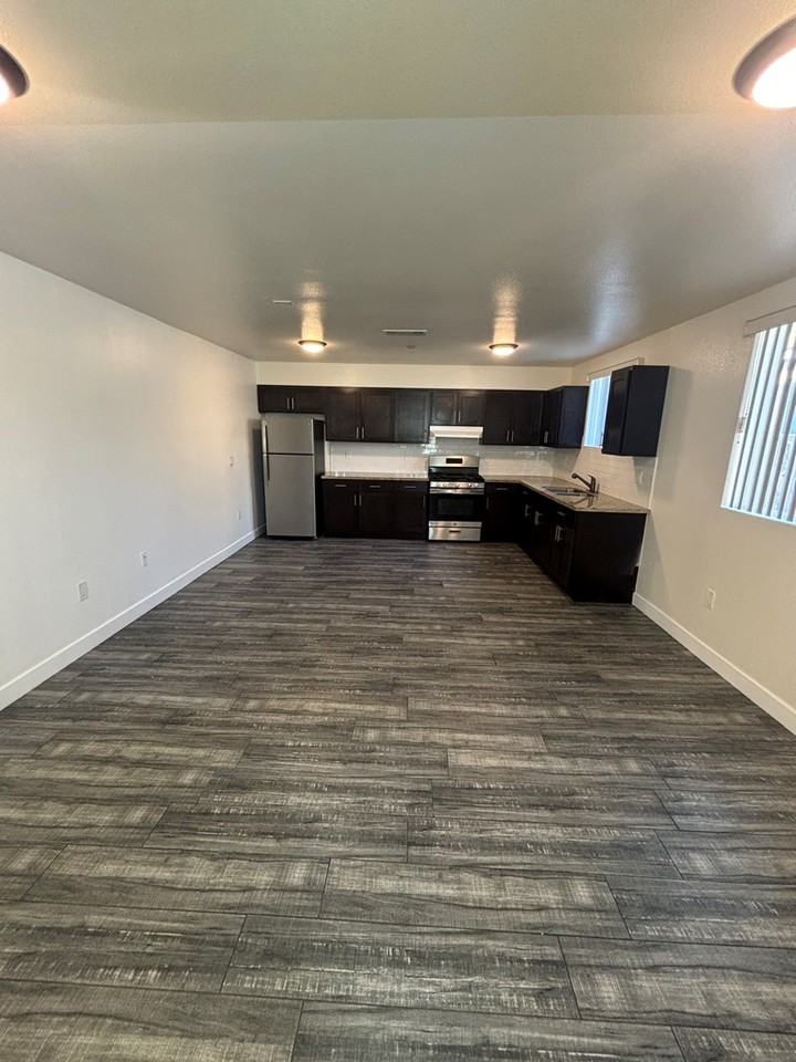 457 East 30th Street - Photo 3 of 22