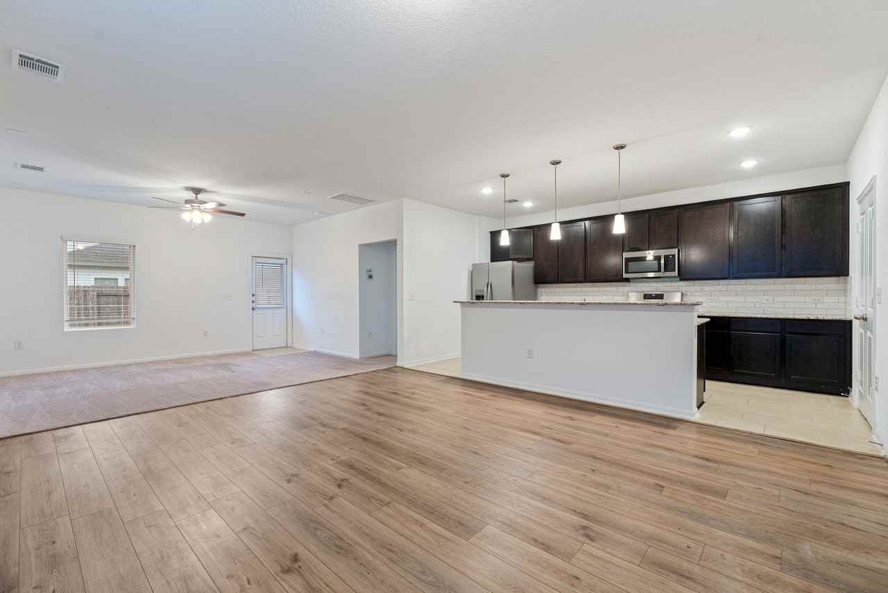 149 Biscayne Dr - Photo 4 of 21
