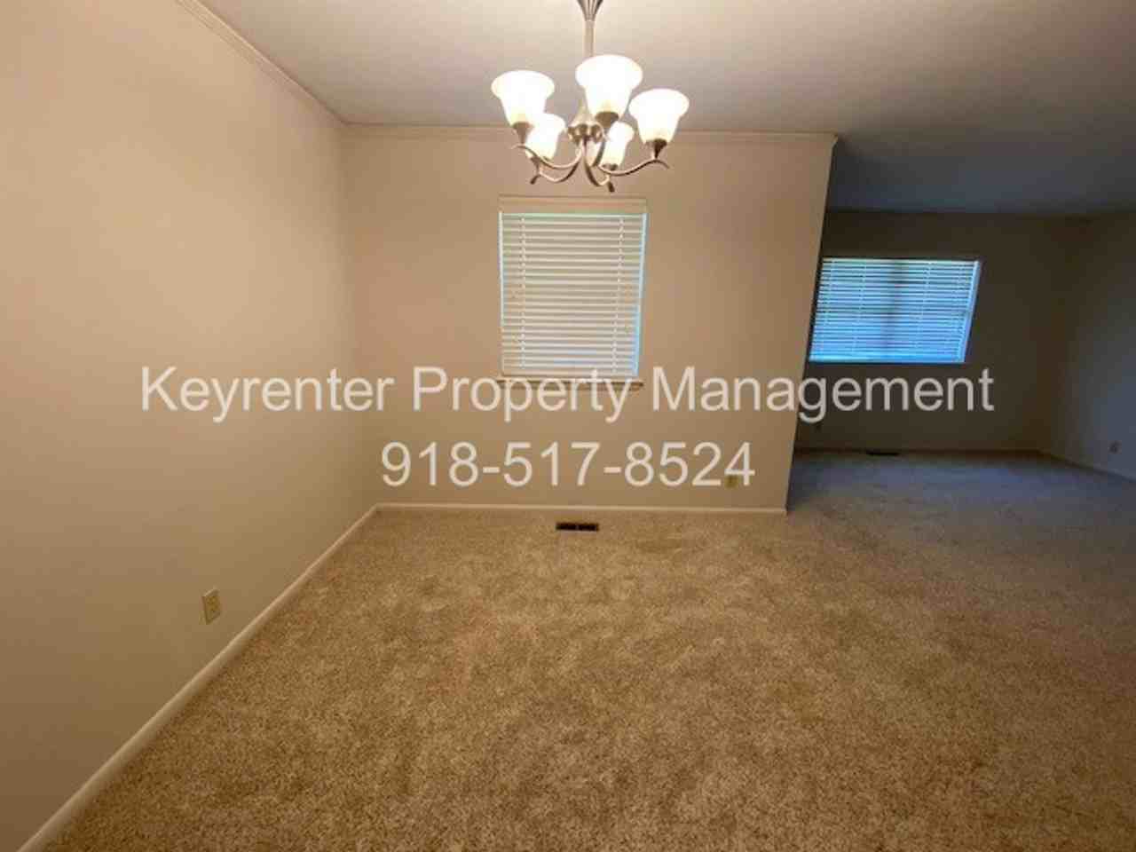 5728 E 43rd St - Photo 5 of 24