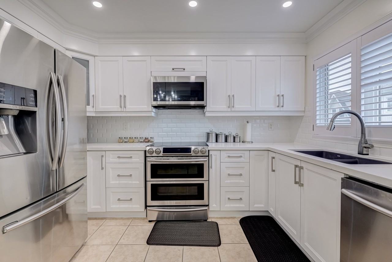 735 Sheppard Ave - Photo 7 of 18