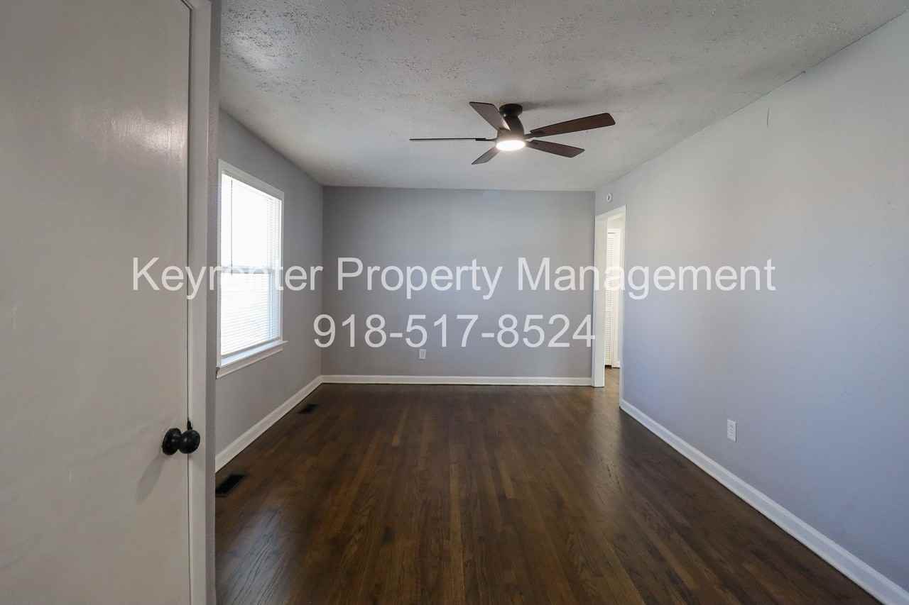 5330 W 2nd St - Photo 2 of 26