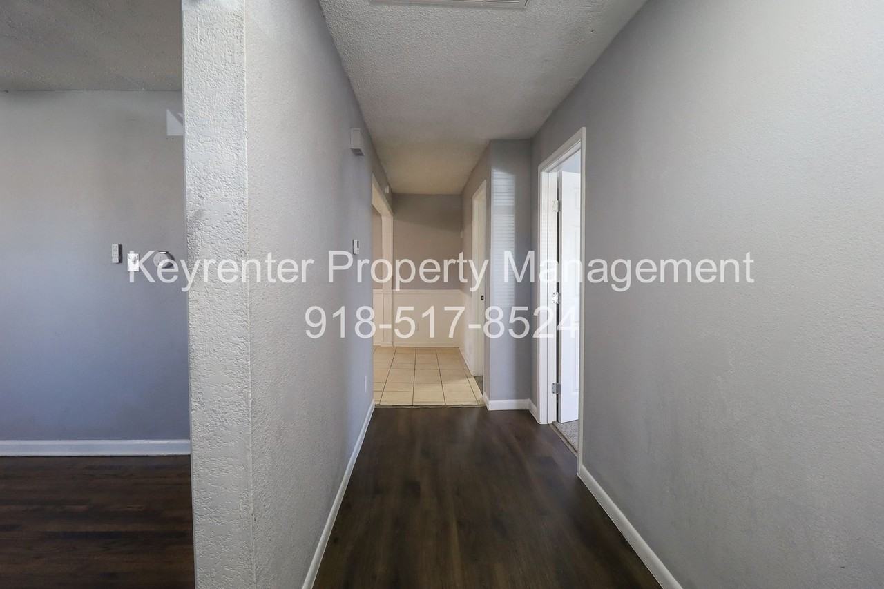 5330 W 2nd St - Photo 4 of 26