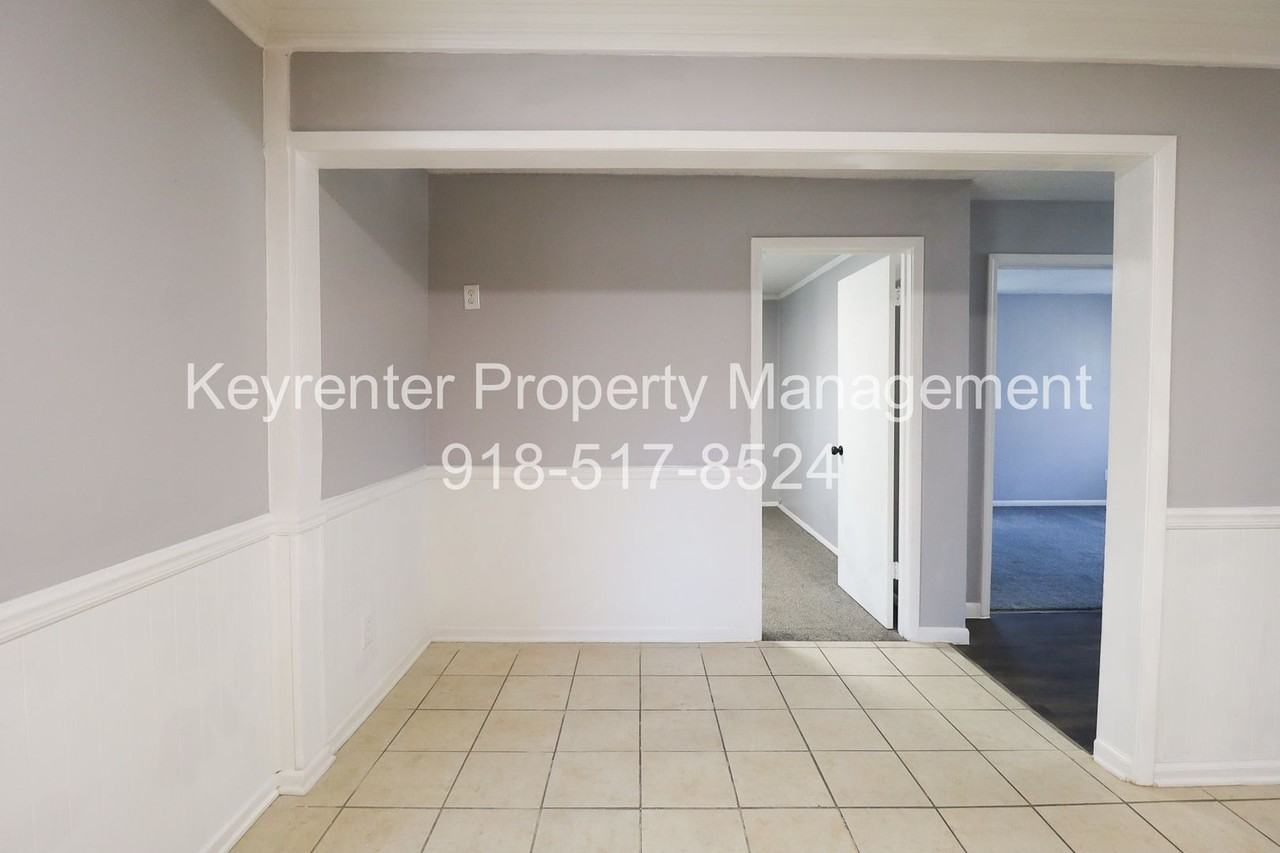 5330 W 2nd St - Photo 5 of 26