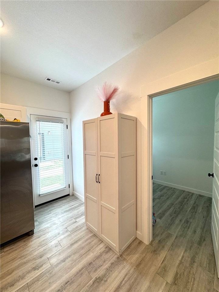 821 Massachusetts Ave - Photo 5 of 15