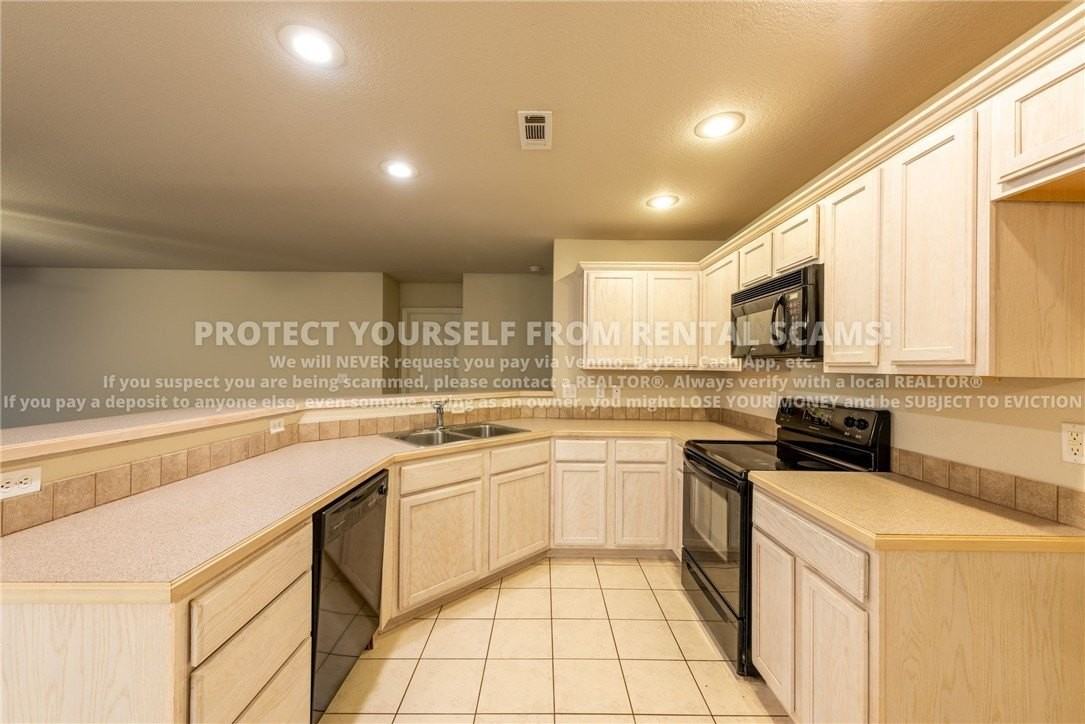 4312 W Pecan St - Photo 4 of 13