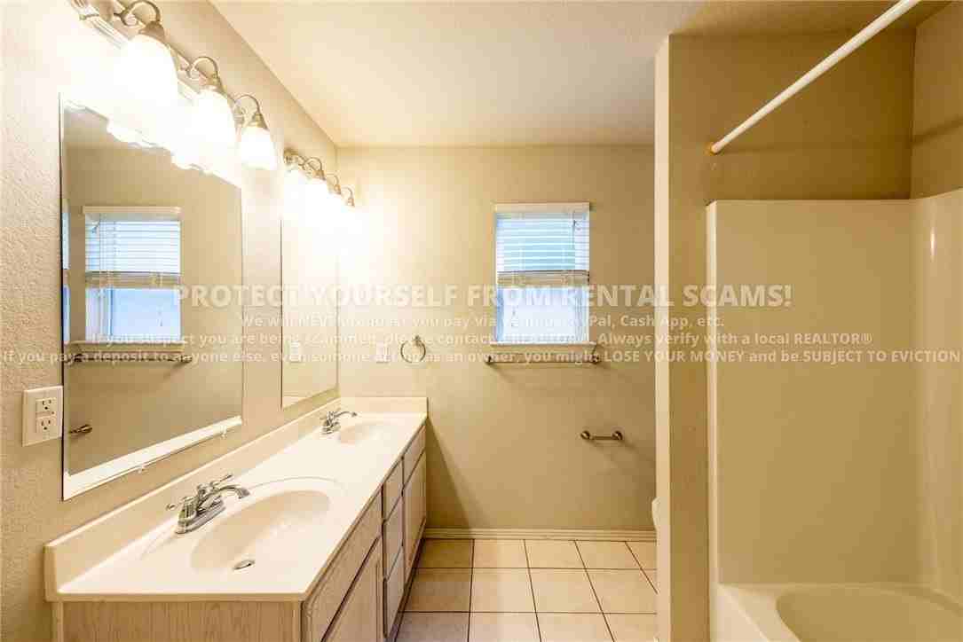 4312 W Pecan St - Photo 7 of 13