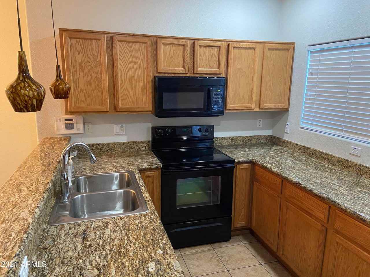2929 N 37th St #1 - Photo 4 of 17