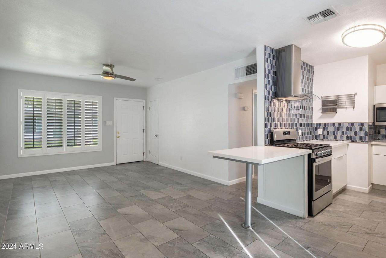 512 E Roanoke Ave #6 - Photo 4 of 21