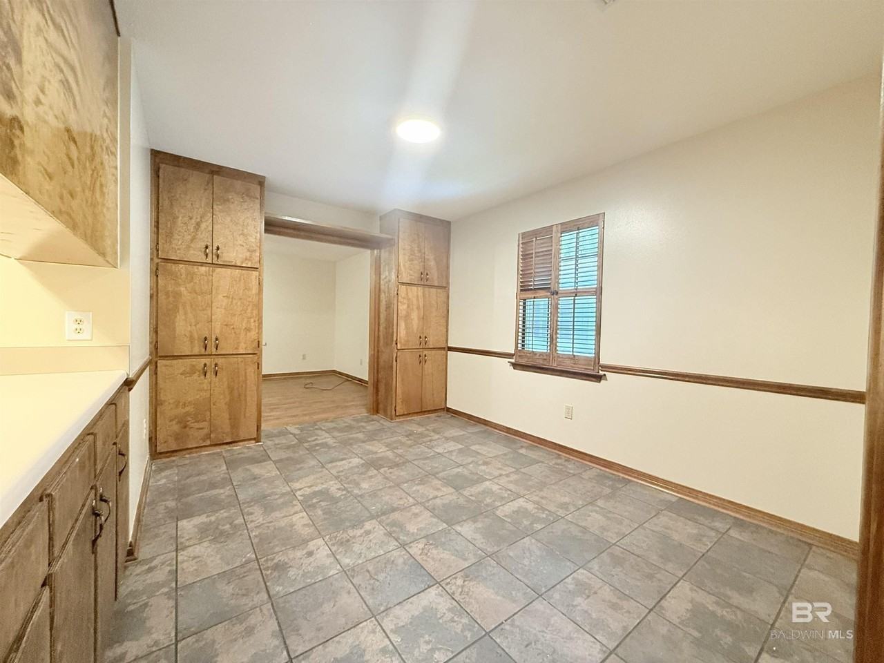 106 S Beech St - Photo 4 of 11