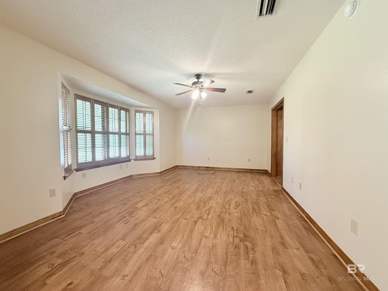 106 S Beech St - Photo 5 of 11