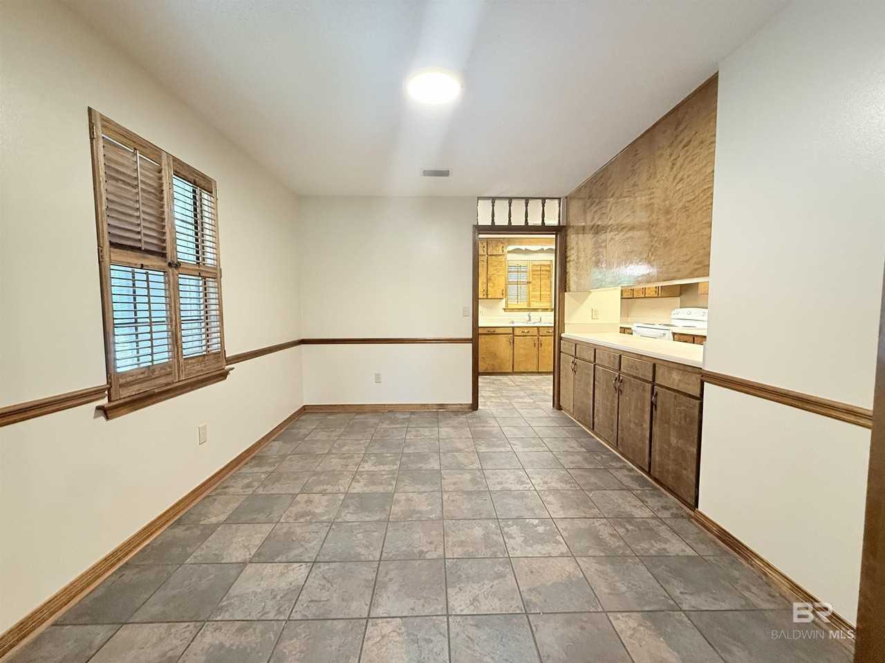 106 S Beech St - Photo 7 of 11