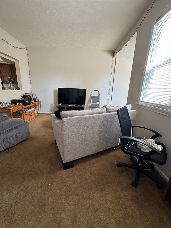 70 Alexander St - Photo 4 of 11